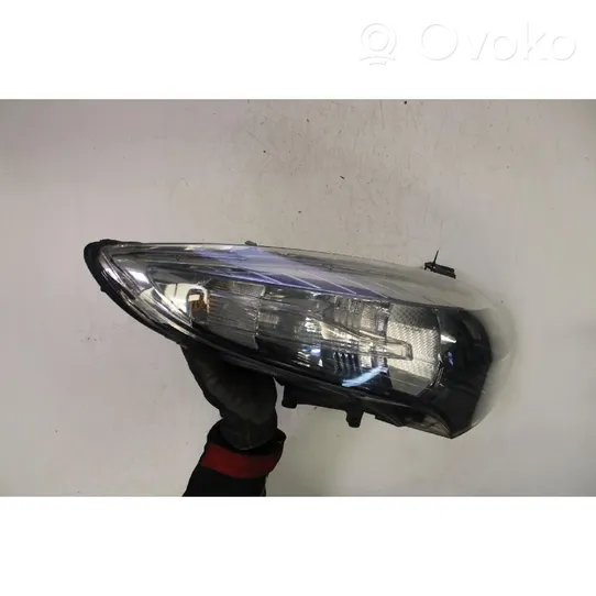 Renault Megane III Lampa przednia 