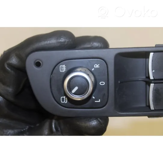 Volkswagen Tiguan Electric window control switch 