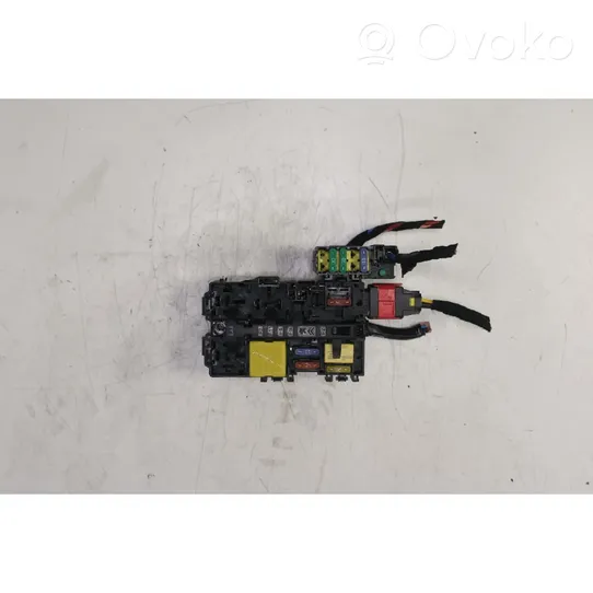 Opel Crossland X Fuse module 