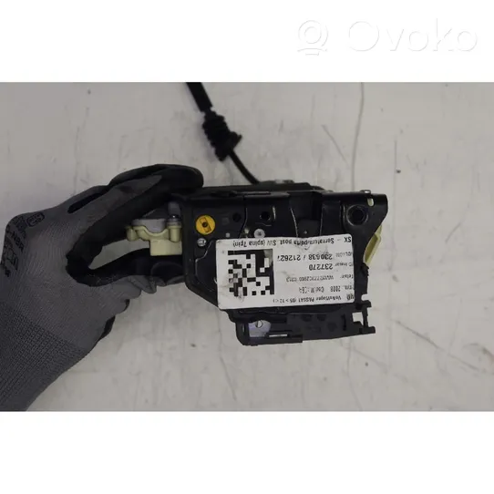 Volkswagen PASSAT B6 Rear door lock 