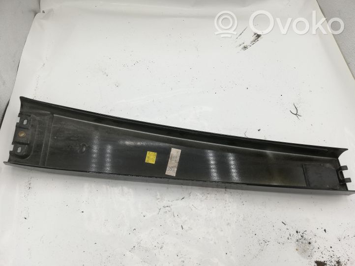 Volkswagen Touareg I Verkleidung Türfenster Türscheibe vorne 7L6853318D