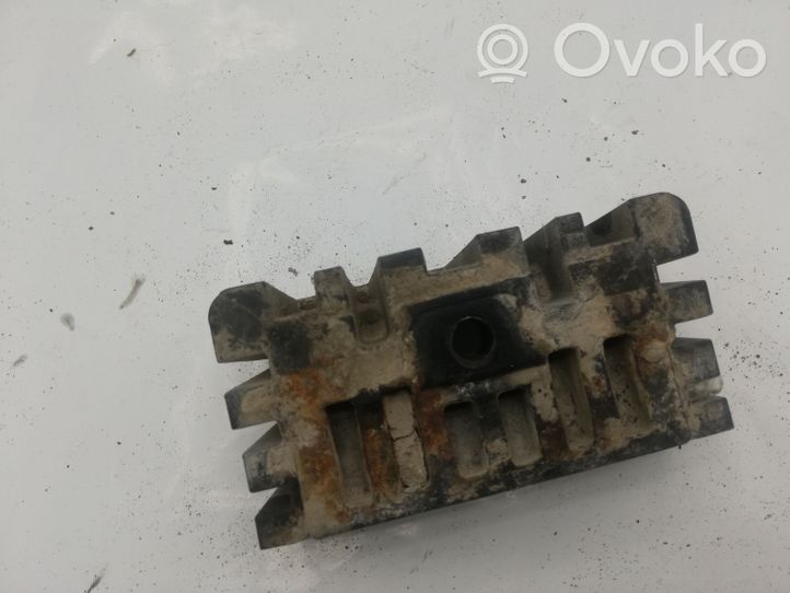 Volkswagen Touareg I Base della presa Jacking 7L5804123