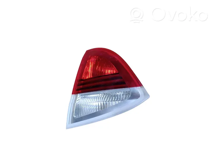 BMW 3 E90 E91 Lampy tylnej klapy bagażnika 7160064