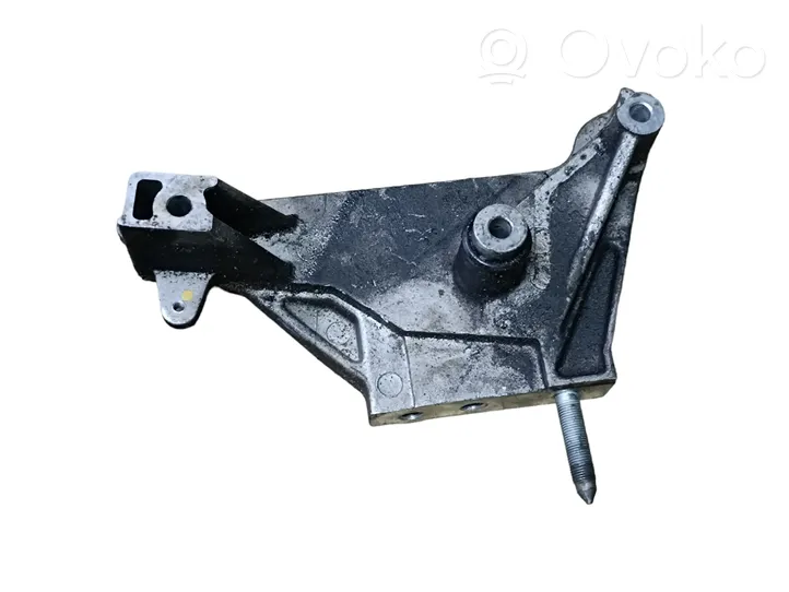 Hyundai Santa Fe Power steering pump mounting bracket 