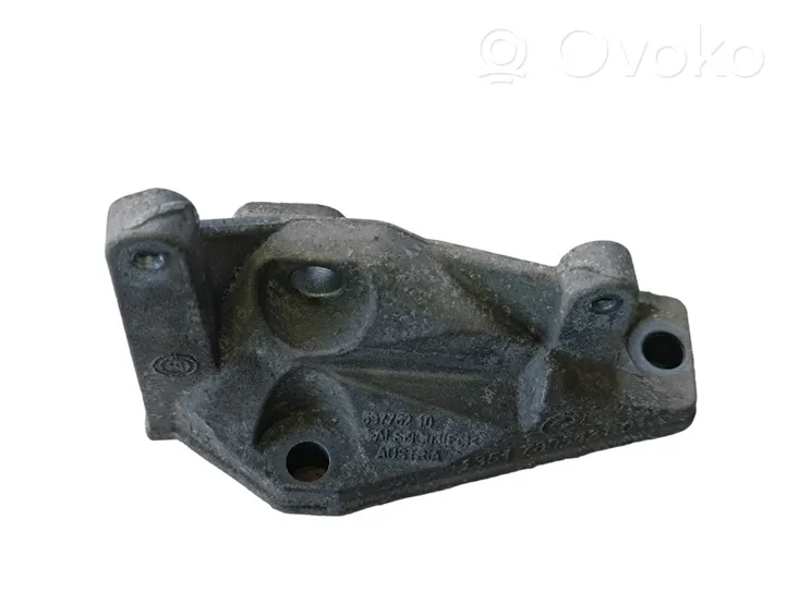 BMW X5 E70 Support pompe injection à carburant 13517805421