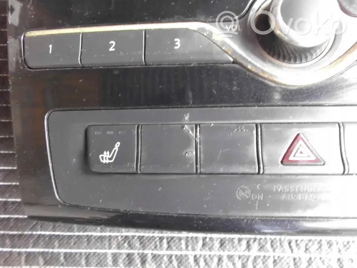 Infiniti Q30 Radio/CD/DVD/GPS-pääyksikkö 