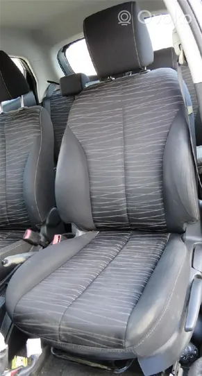 Mazda 2 Fotel przedni kierowcy 