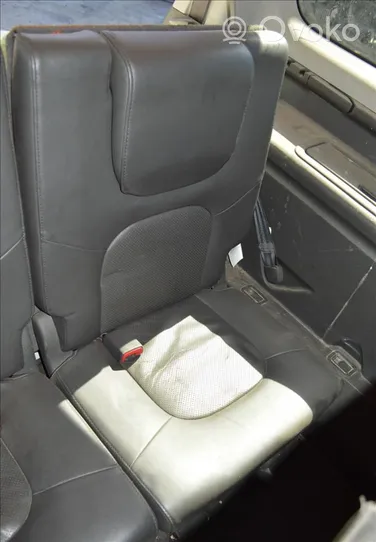 Nissan Pathfinder Inne fotele 