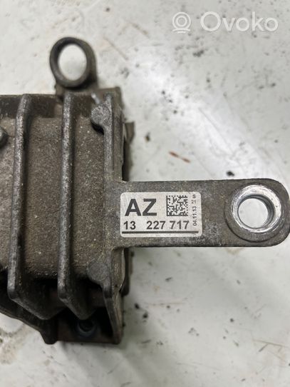 Opel Insignia A Gearbox mounting bracket 13227217