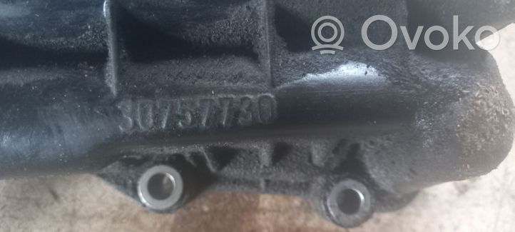 Volvo V70 Supporto di montaggio del filtro dell’olio 30757730