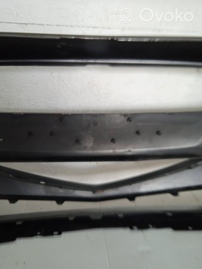 Mazda 2 Maskownica / Grill / Atrapa górna chłodnicy KF090