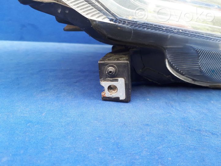 Suzuki SX4 Lampa przednia KOITO10016684