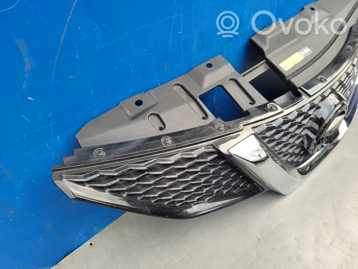 Nissan Qashqai Maskownica / Grill / Atrapa górna chłodnicy 623104EA2D