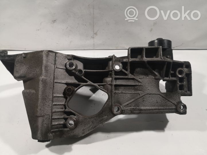 Volkswagen Golf IV Support de générateur / alternateur 038903143B