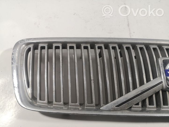 Volvo S70  V70  V70 XC Front bumper upper radiator grill 9190385