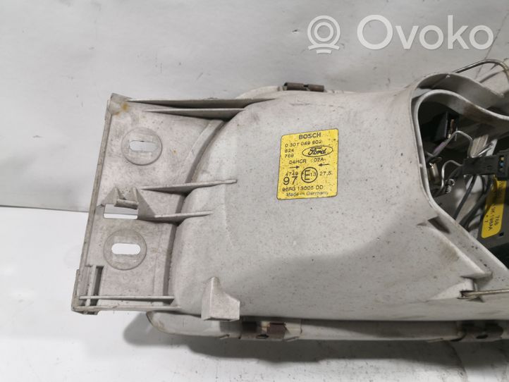 Ford Fiesta Headlight/headlamp 1305235251