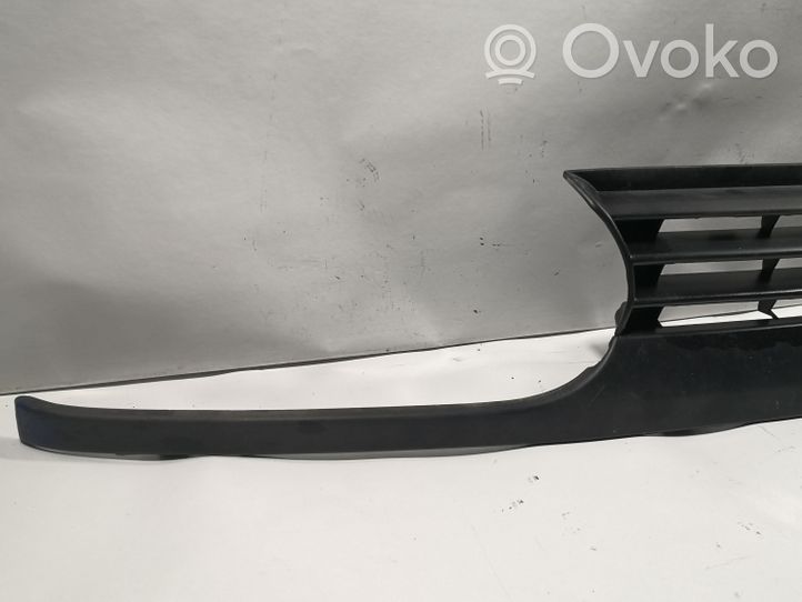 Volkswagen Golf III Grille calandre supérieure de pare-chocs avant 