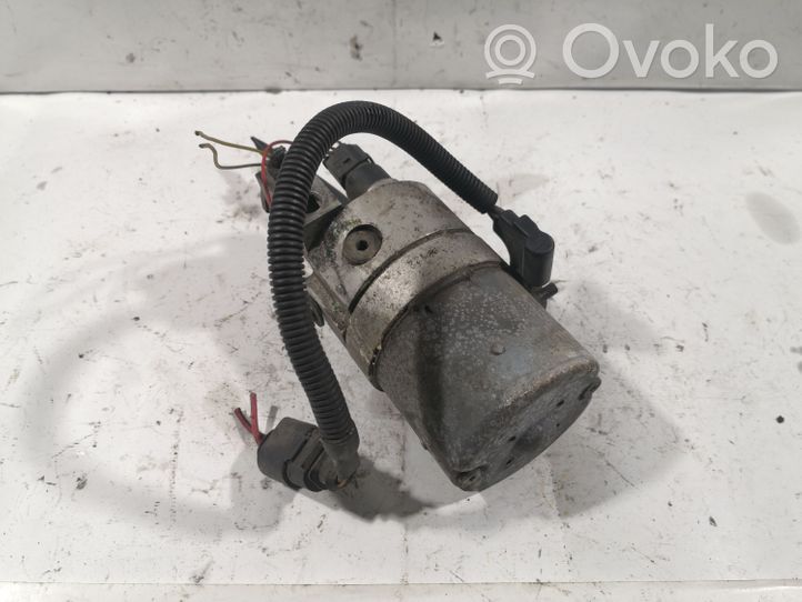 Volkswagen PASSAT B5 Avattavan katon hydraulipumppu 8E0614175F