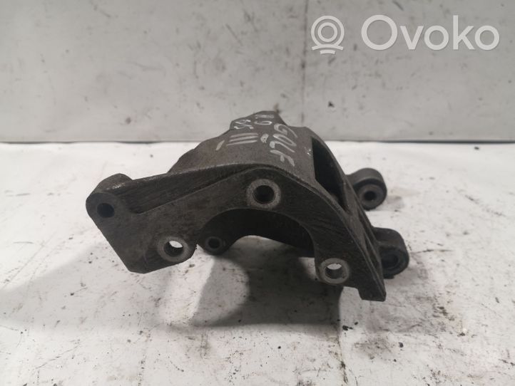 Volkswagen Golf III Support de pompe de direction assistée 028145523D