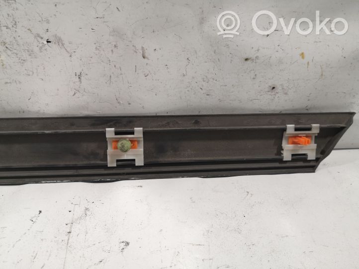 Volkswagen PASSAT B4 Takaoven lista (muoto) 3A0853754