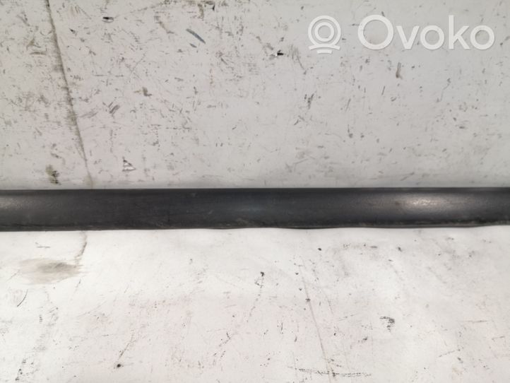 Volkswagen Golf IV Moulure de porte avant 1J4853516