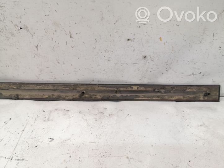 Volkswagen Golf IV Moulure de porte avant 1J4853516