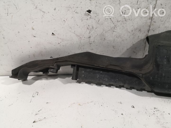 Audi A4 S4 B6 8E 8H Wlot / Kanał powietrza intercoolera 8E0121284B