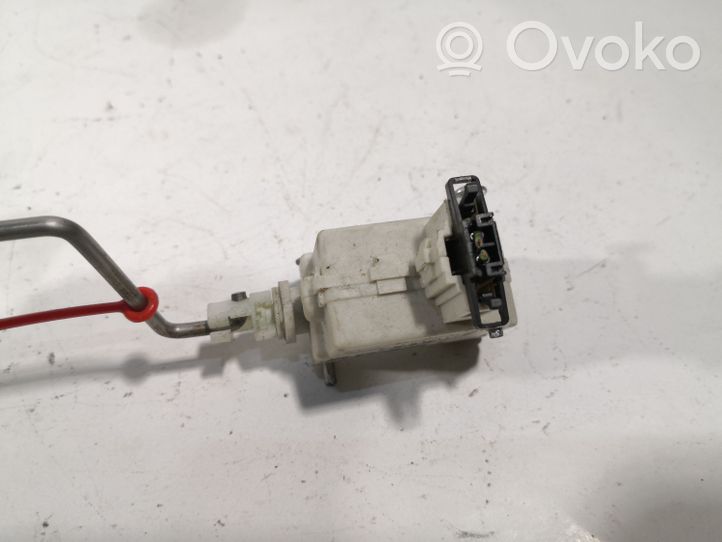 Audi A4 S4 B6 8E 8H Moteur de verrouillage trappe à essence 8E0862153