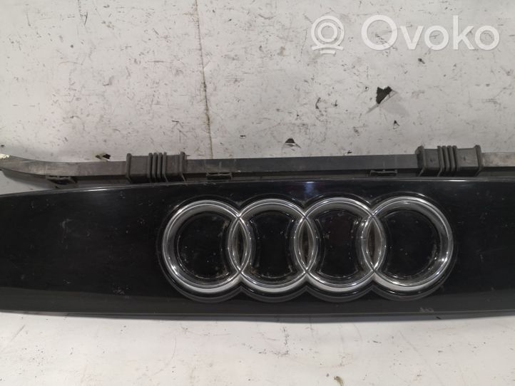 Audi A2 Atrapa chłodnicy / Grill 8Z0010155E