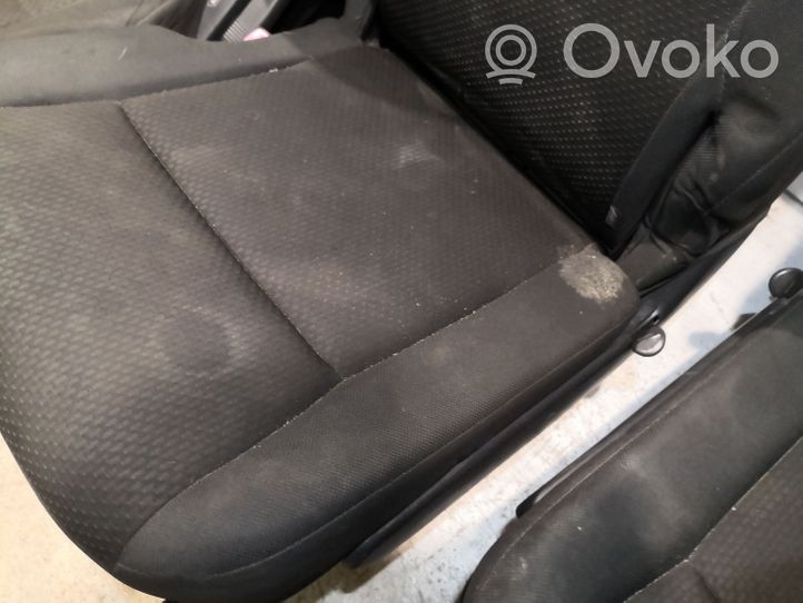 Toyota Corolla Verso AR10 Kit siège 