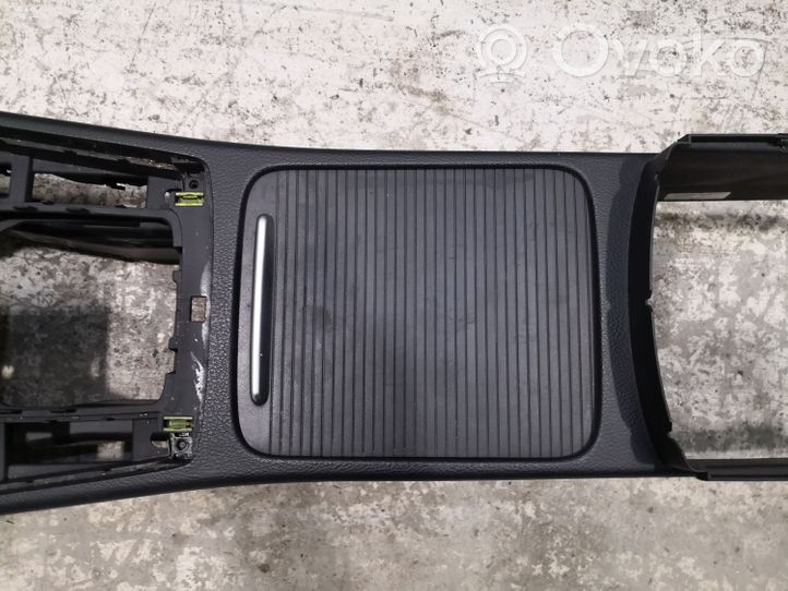 Volkswagen PASSAT B7 Center console 3AC863243