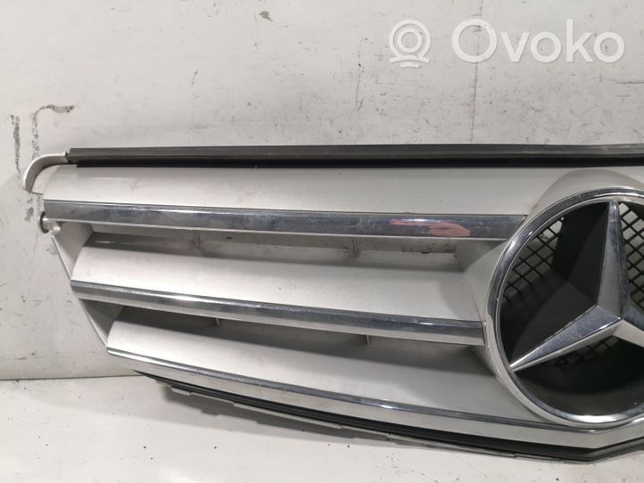 Mercedes-Benz C W204 Grille calandre supérieure de pare-chocs avant 2048800023