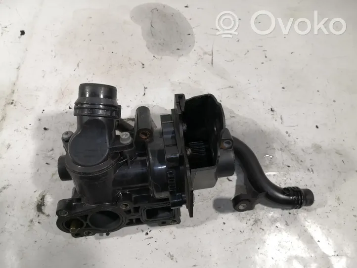 Audi A4 S4 B8 8K Vesipumppu 06H121026AB