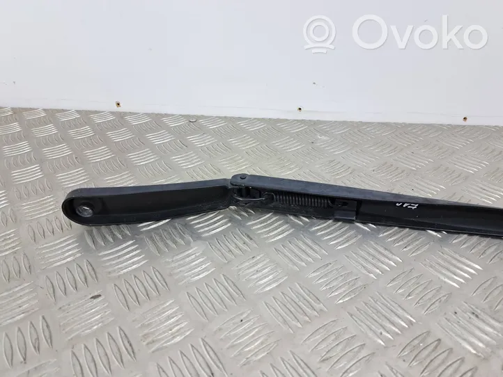 BMW 5 F10 F11 Brazo del limpiaparabrisas delantero 7203156