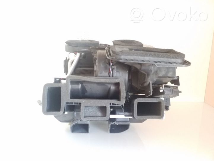 Nissan Qashqai Sisälämmityksen ilmastoinnin korin kokoonpano A30462A77900