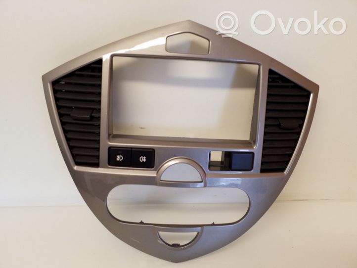 KIA Carens I Radio/GPS head unit trim 