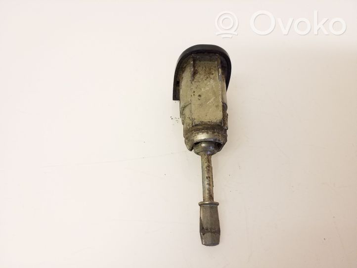 Volkswagen PASSAT B5 Front door lock (next to the handle) 