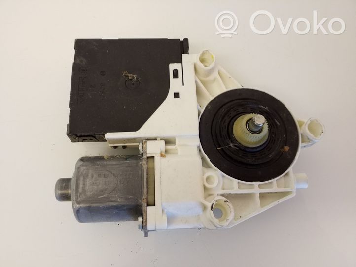 Volkswagen Jetta V Motorino alzacristalli della portiera anteriore 1K5837401AN