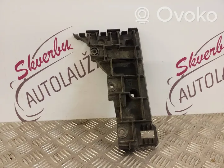 Audi A4 S4 B5 8D Staffa di rinforzo montaggio del paraurti anteriore 8D0807284A