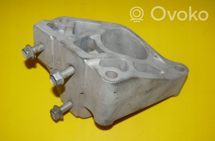 Suzuki SX4 Engine mounting bracket 