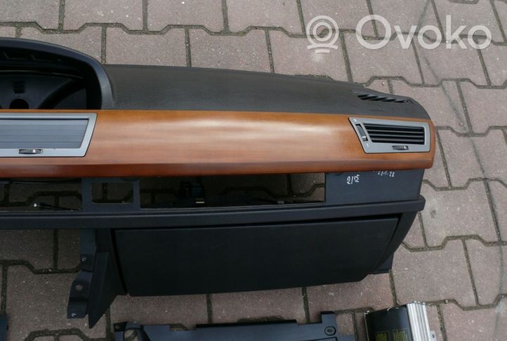 BMW 7 E65 E66 Turvatyynysarja paneelilla 