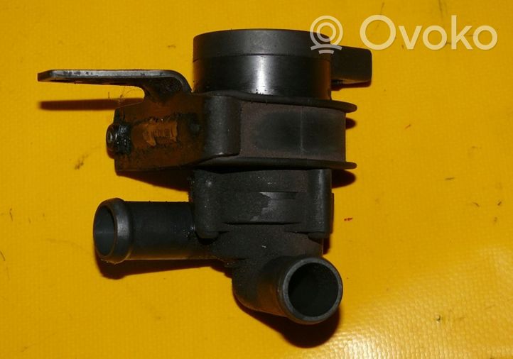 Audi A4 S4 B6 8E 8H Pompe à eau de liquide de refroidissement 06C121601