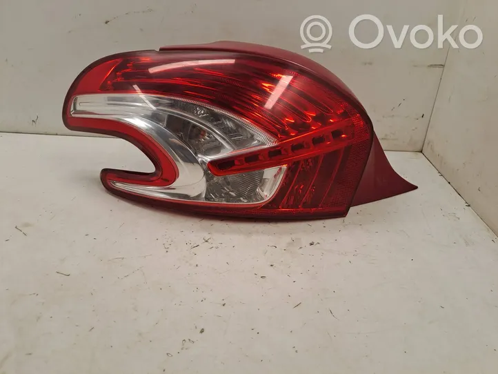 Peugeot 208 Lampa tylna 9672628280