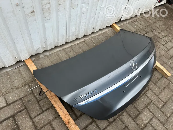 Mercedes-Benz E W213 Takaluukun/tavaratilan kansi 