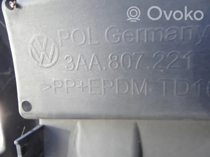 Volkswagen PASSAT B7 Zderzak przedni 3AA807221