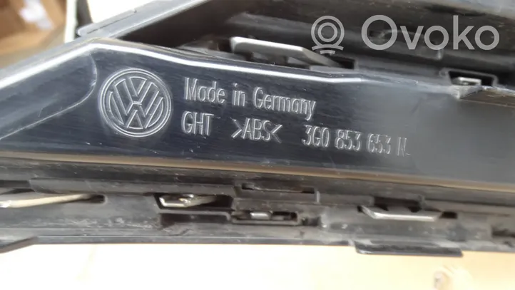 Volkswagen PASSAT B8 Etupuskurin ylempi jäähdytinsäleikkö 3G0853653N