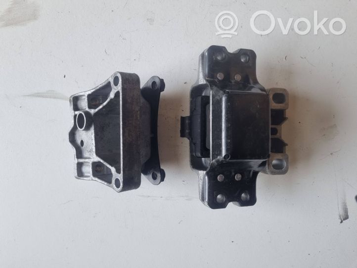 Volkswagen Golf V Support de moteur, coussinet 1K0199555L