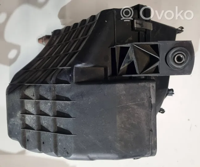 Audi A4 S4 B5 8D Scatola del filtro dell’aria 058133837D