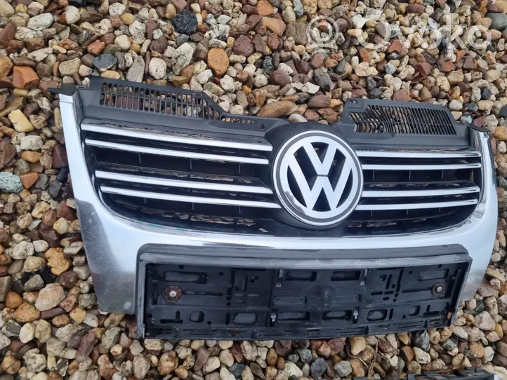 Volkswagen Golf V Griglia superiore del radiatore paraurti anteriore 1K5853651