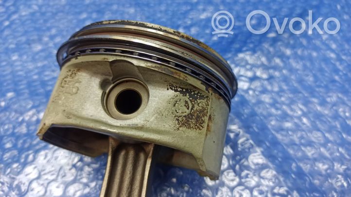 Mercedes-Benz CL C215 Piston avec bielle 097